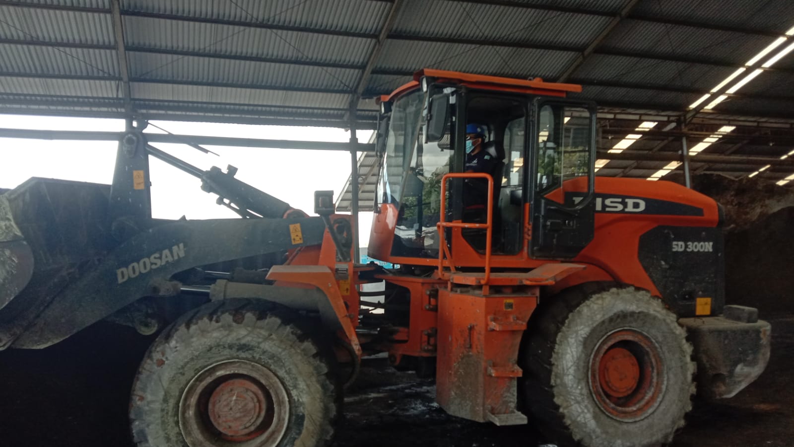 66. 02-02-2026 Pentingnya Support Alat Berat Loader dalam Proses Produksi